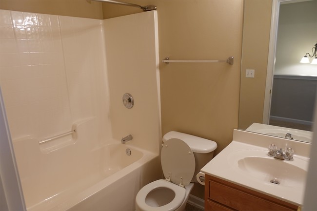 Building Photo - 25 Stratus Ct