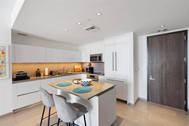 Building Photo - 88 SW 7th St