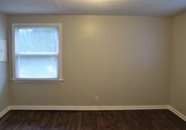 Building Photo - 1227 Louisville ave