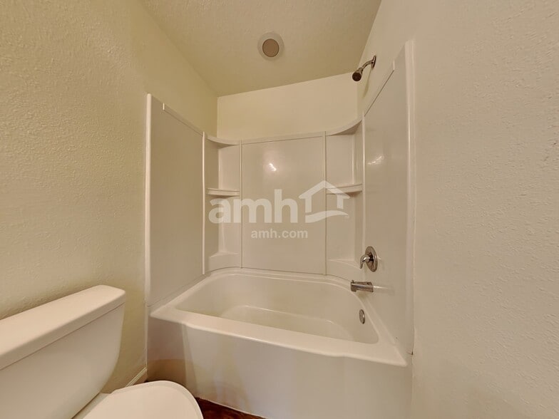 Building Photo - 3325 Bradley Creek Pky