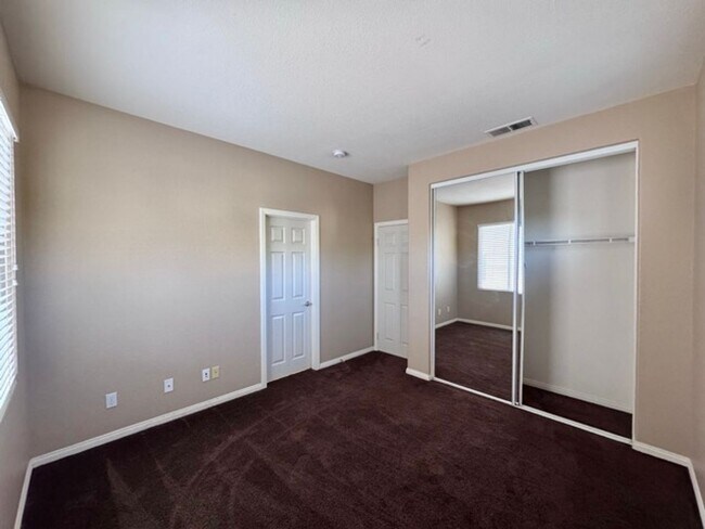 Building Photo - FOR LEASE: Stunning expansive 3 Bedroom Re...