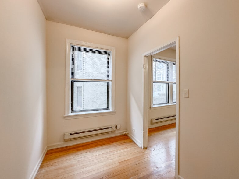 Building Photo - 1055 W George St