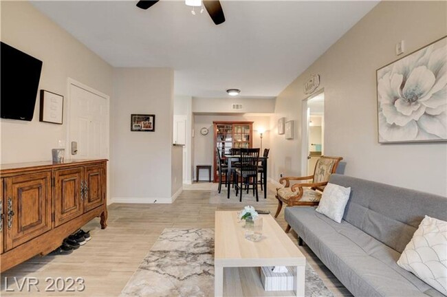 Building Photo - Gorgeous One Bedroom Condo in the Southwes...