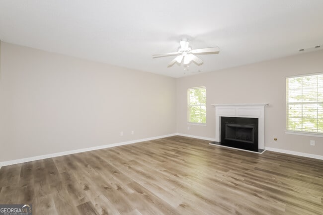 Building Photo - 665 Lakeridge Ct