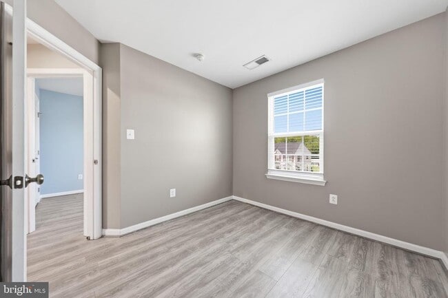 Building Photo - 174 Ontario Dr