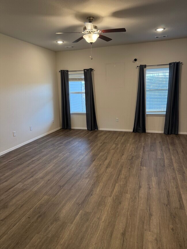 Building Photo - 532 Woodcreek Lp