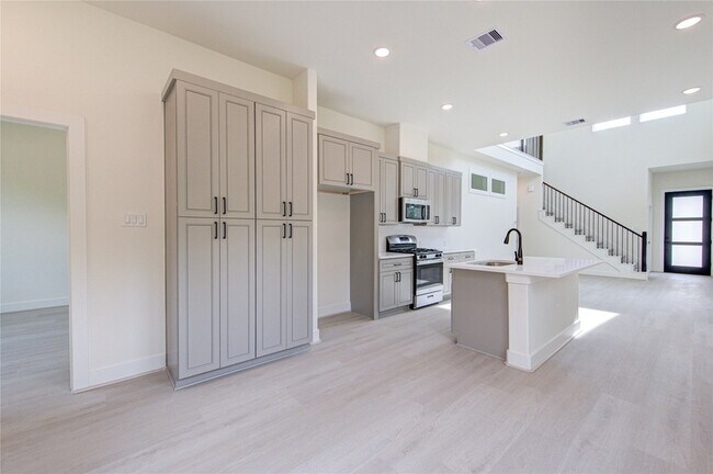 Building Photo - 4336 Avron Dr