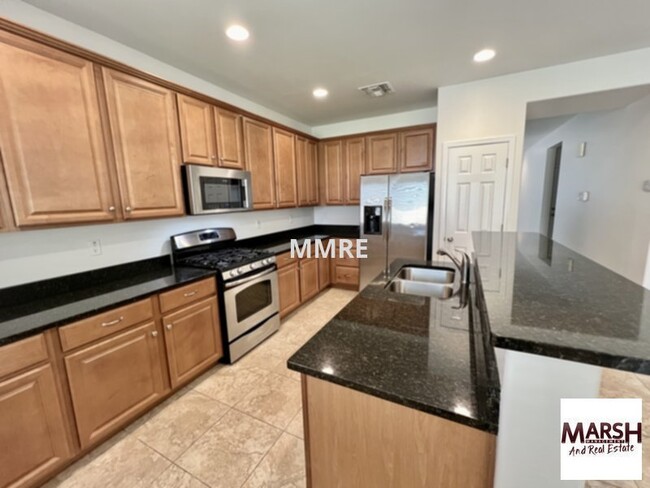 Building Photo - Two story 5 bedroom home in beautiful Layt...