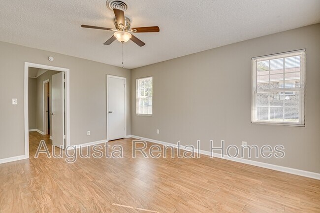 Building Photo - 4505 Colonial Rd