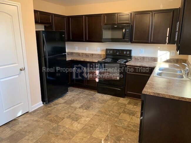 Building Photo - 3916 Mountainridge Dr