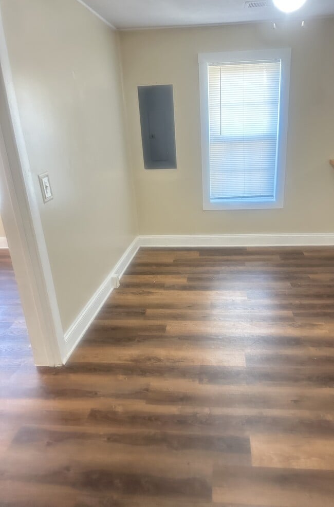 Building Photo - 214 Mara St