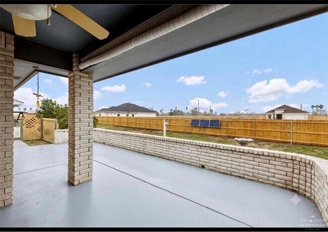 Building Photo - 1006 Lake View Dr