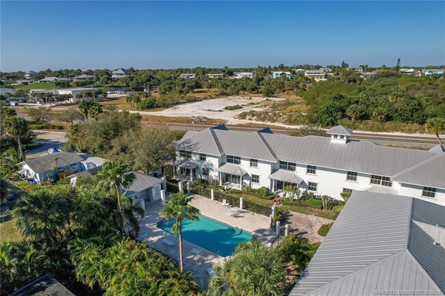 Building Photo - 3651 NE Pineapple Ave