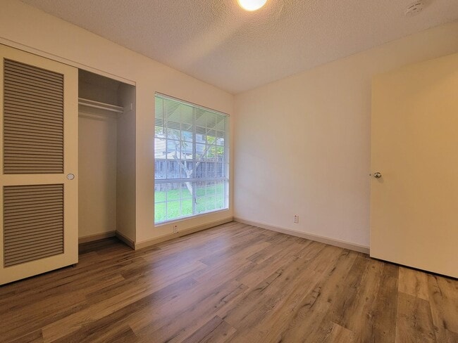 Building Photo - Avaliable now : A 2 Bedroom, 1 bathroom with 2 assigned parking stalls at Royal Palm in Waipio