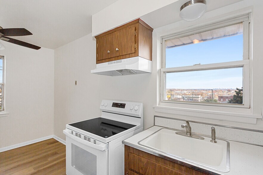 Building Photo - 145 Arnot St