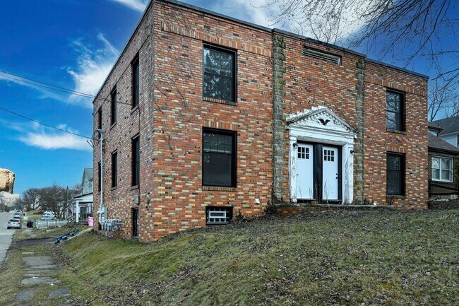 Building Photo - 108 Western Ave