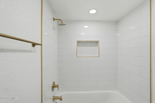 Building Photo - 2029 N Sunset Dr