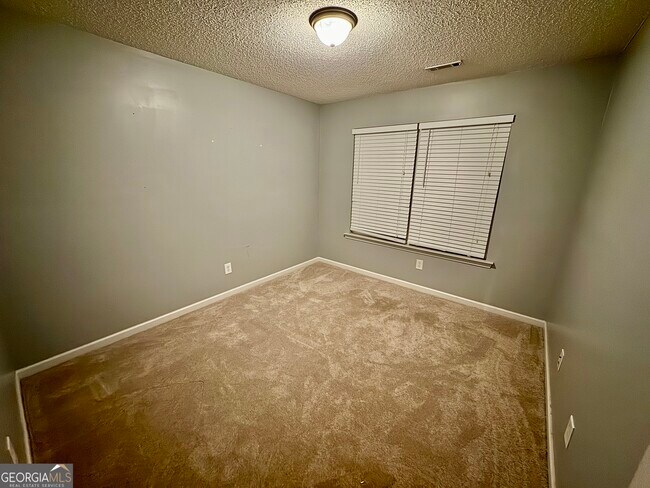 Building Photo - 322 Clover Brook Dr