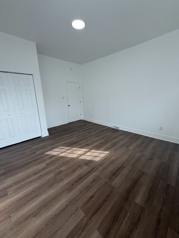 Building Photo - 121 44th St