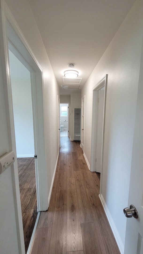 Building Photo - 3 Bed 2 Bath House Available Now!