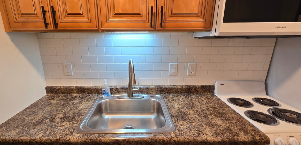 Building Photo - 27035 Oakmead Dr