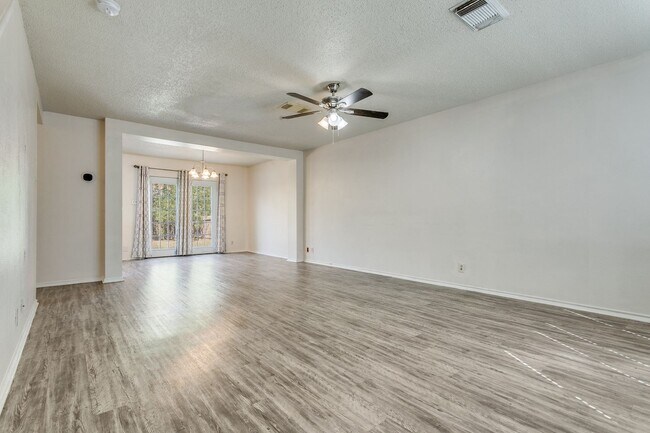 Building Photo - 3-BEDROOM HOME IN CANDLEWOOD PARK