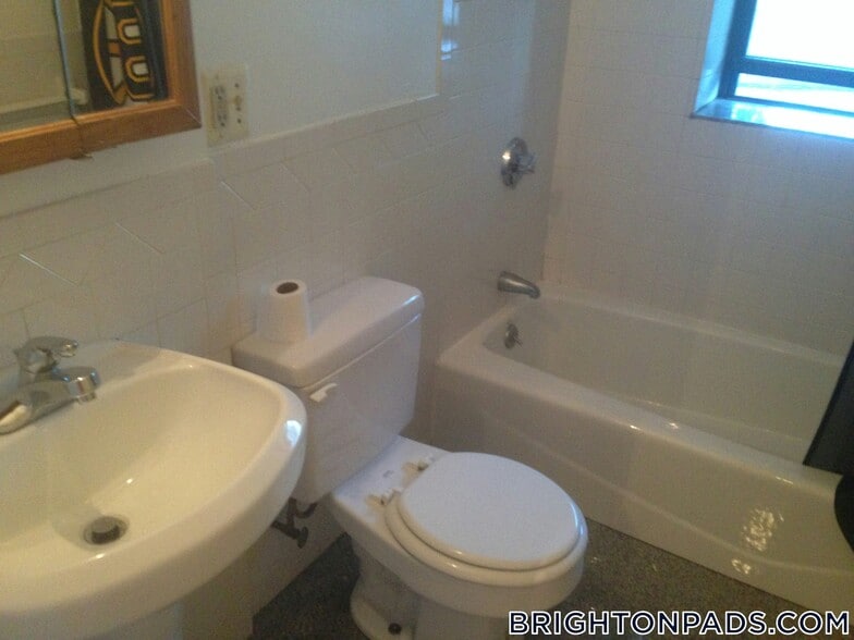 Building Photo - 27 Egremont Rd