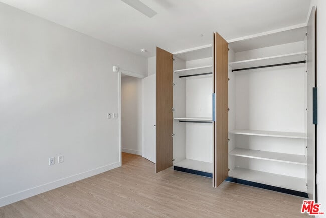 Building Photo - 3688 Overland Ave