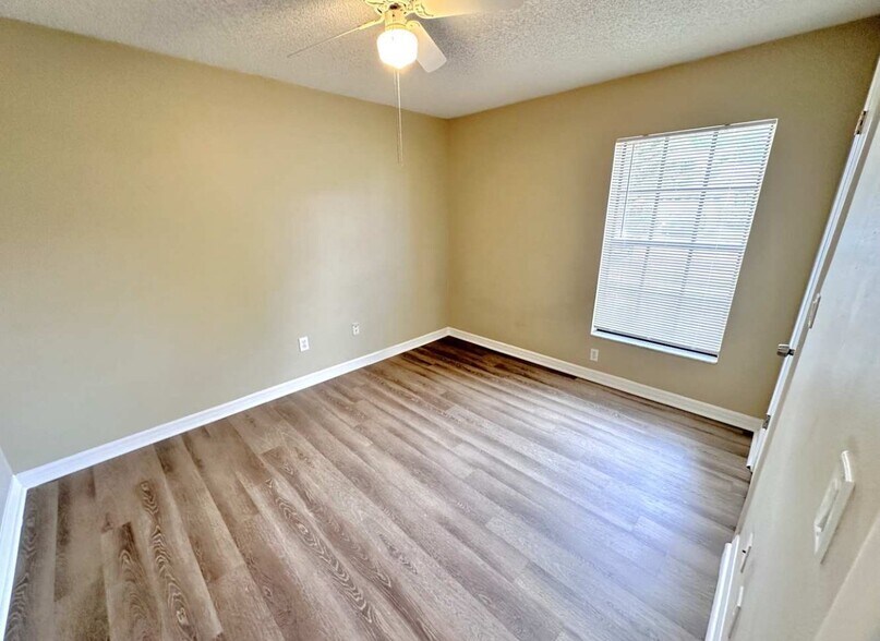 Building Photo - 1911 Coral Tree Ct