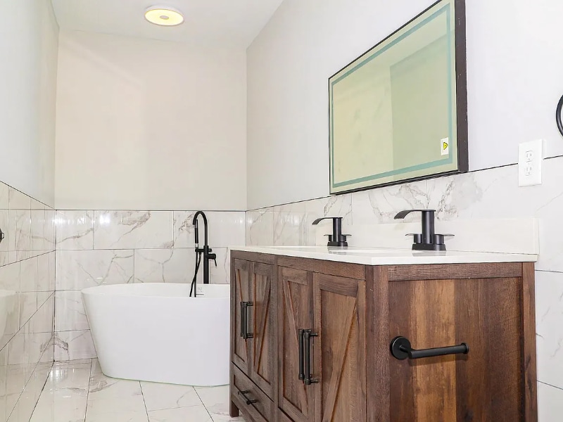 Building Photo - 8906 Chestnut Ave