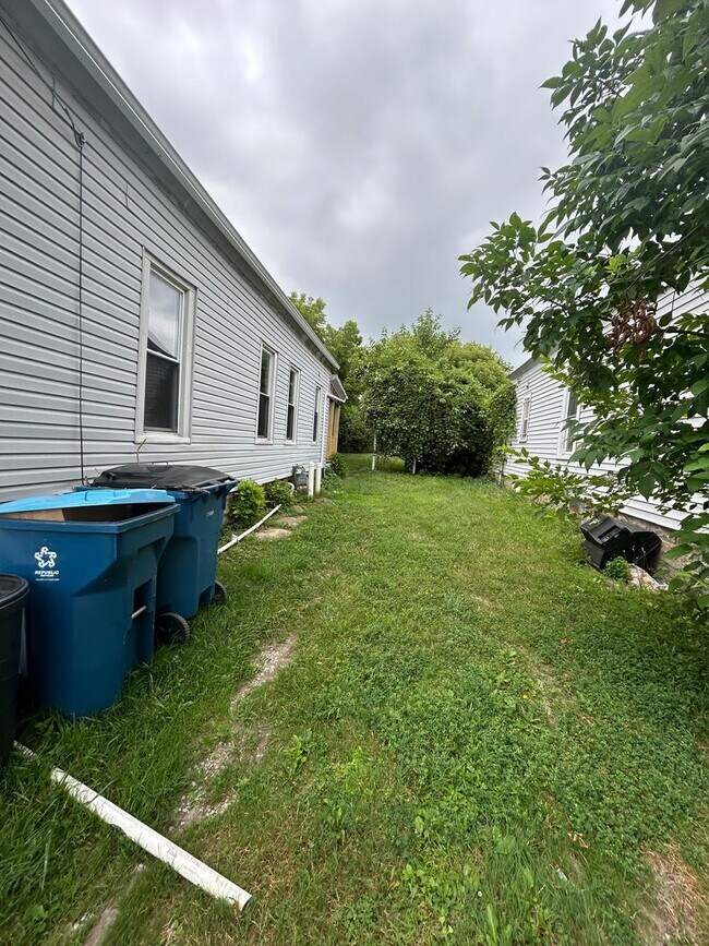 Building Photo - Coming Soon! Section 8 Accepted! Renovatio...