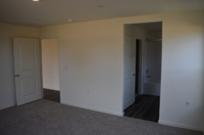 Building Photo - 641 Marshall Ln