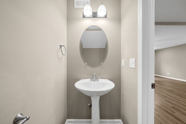 Building Photo - Sophisticated Sango Townhouse in a Gated C...