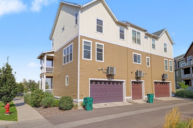 Building Photo - 570 W Amherst Ave