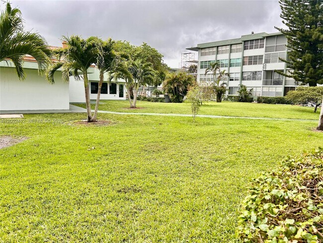 Building Photo - 2731 Taft St