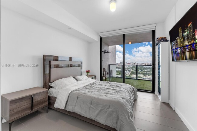 Building Photo - 1600 NE 1st Ave