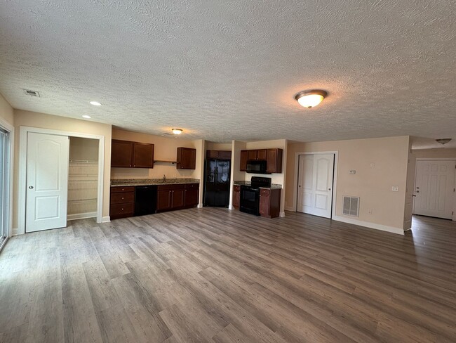 Building Photo - 730 Twisted Oak Dr NW