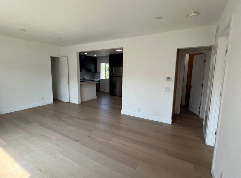 Building Photo - 2714 Queen St