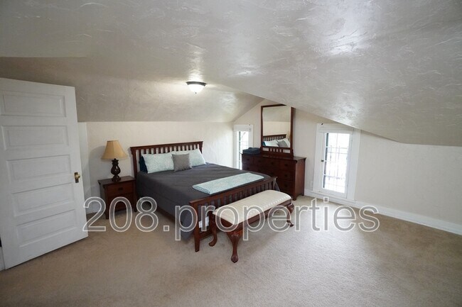 Building Photo - 1412 N 13th St