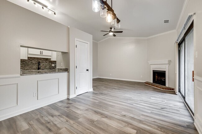 Building Photo - 4158 Charlotte Hwy