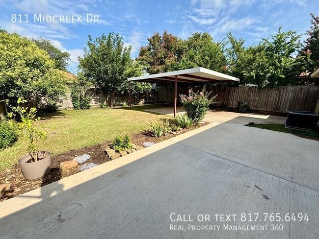 Building Photo - 811 Midcreek Dr
