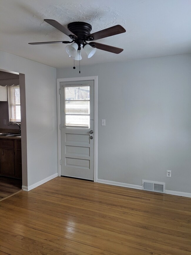 Building Photo - Beautiful and Spacious 4 Bedroom House nex...