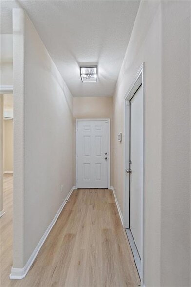 Building Photo - 519 Pinnacle Dr