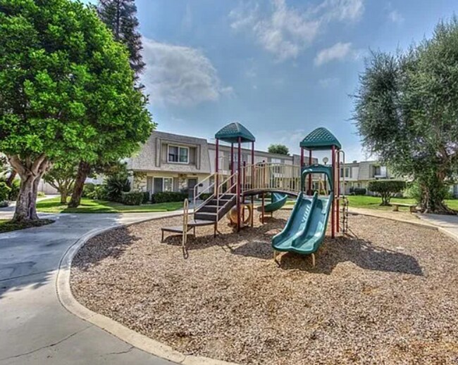 Building Photo - Paradise Manor Condo for lease