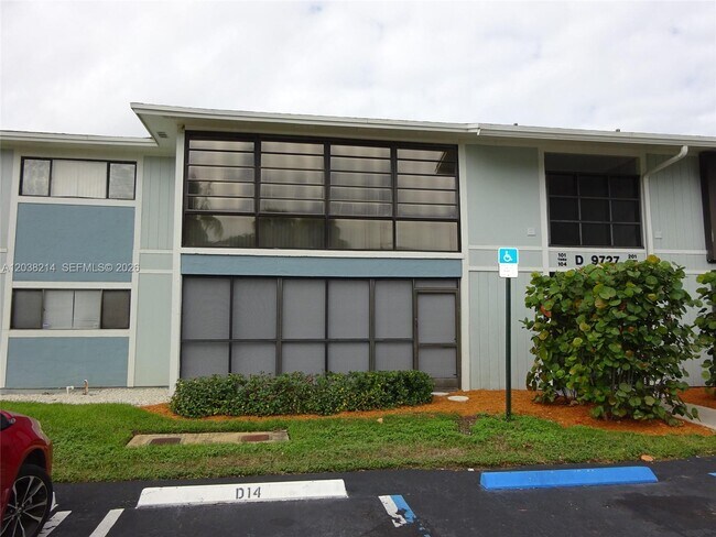 Building Photo - 9727 Hammocks Blvd