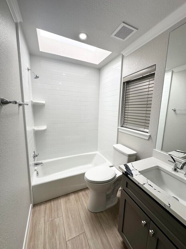 Building Photo - Fully Remodeled 3 Bedroom 2 Bathroom For Rent