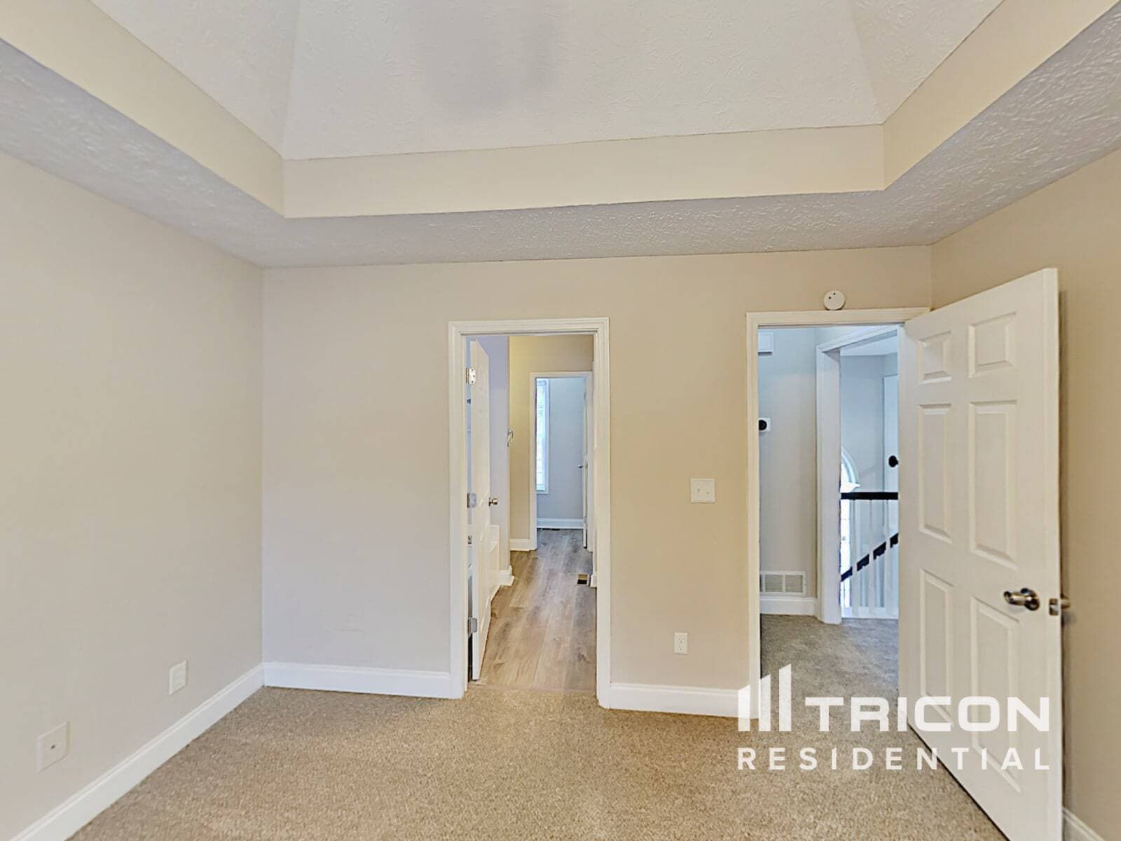 Building Photo - 718 Creekridge Ct
