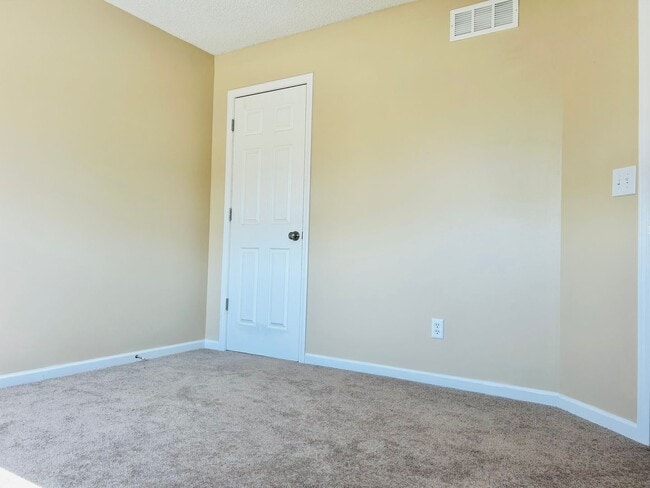 Building Photo - Fresh Updated Interior, Close to Fort Riley