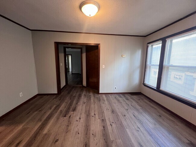 Building Photo - Three Bedroom on the NE Side of GR!