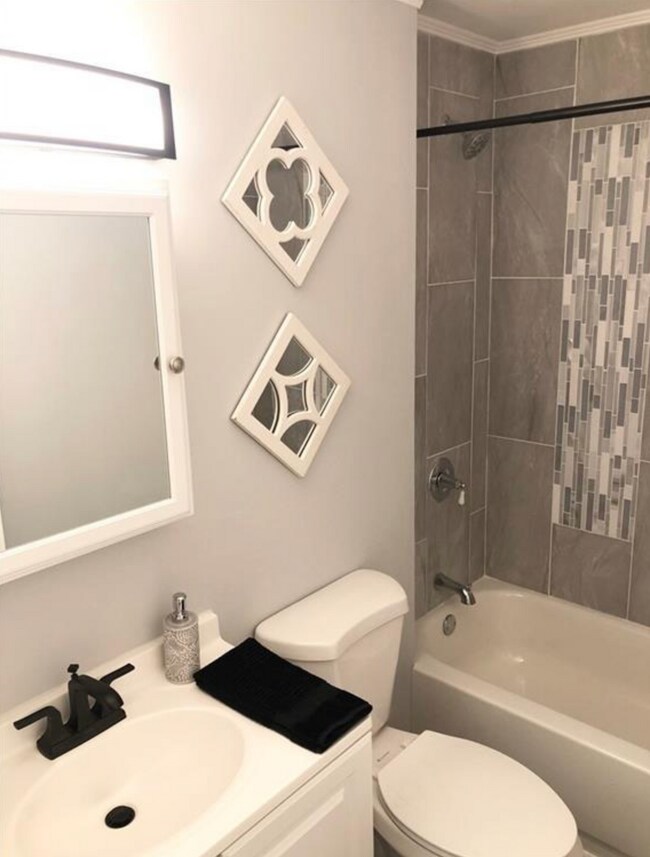 Building Photo - 2900 Verdun Ave